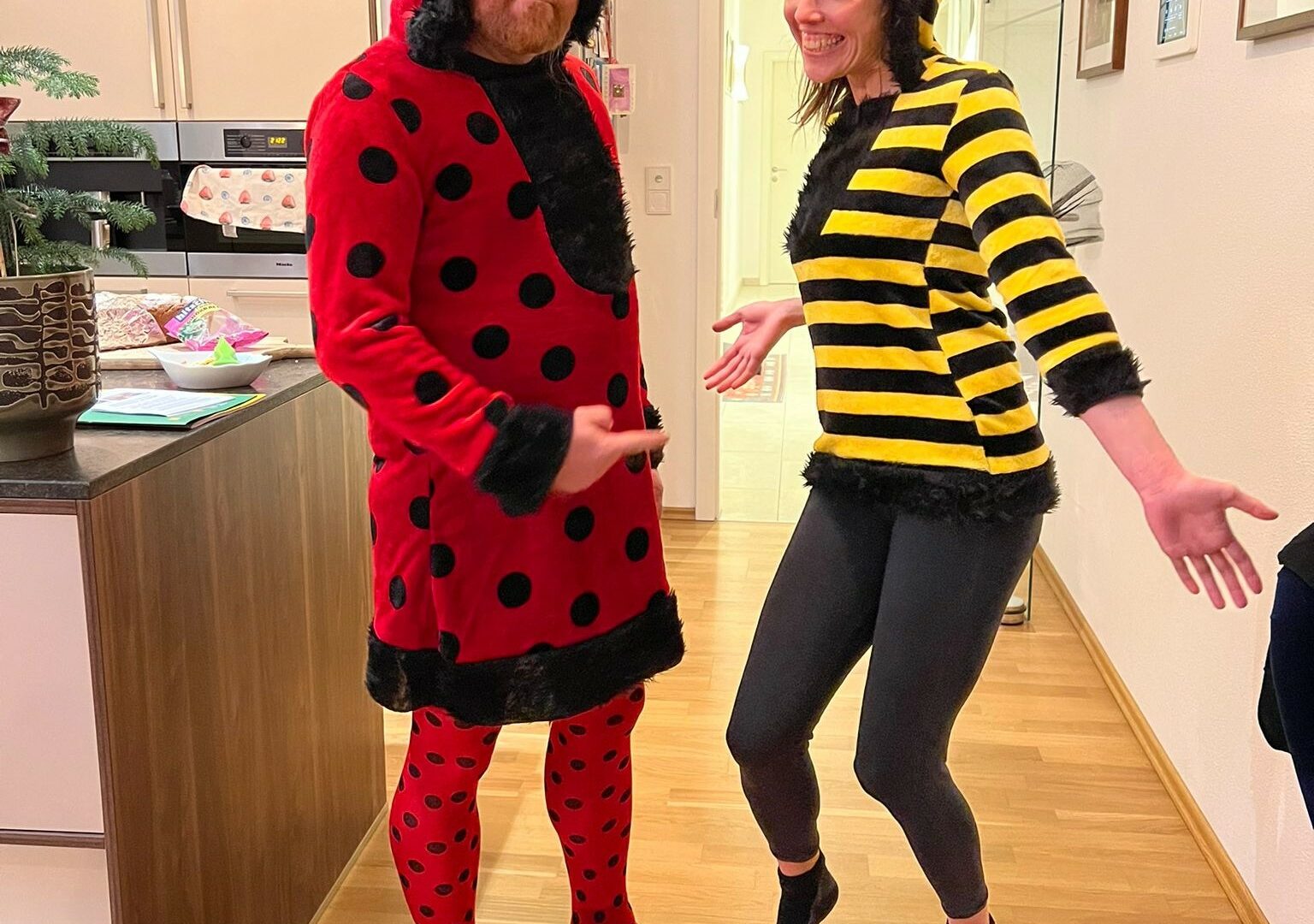 Marienkäfer und Biene_zugeschnitten