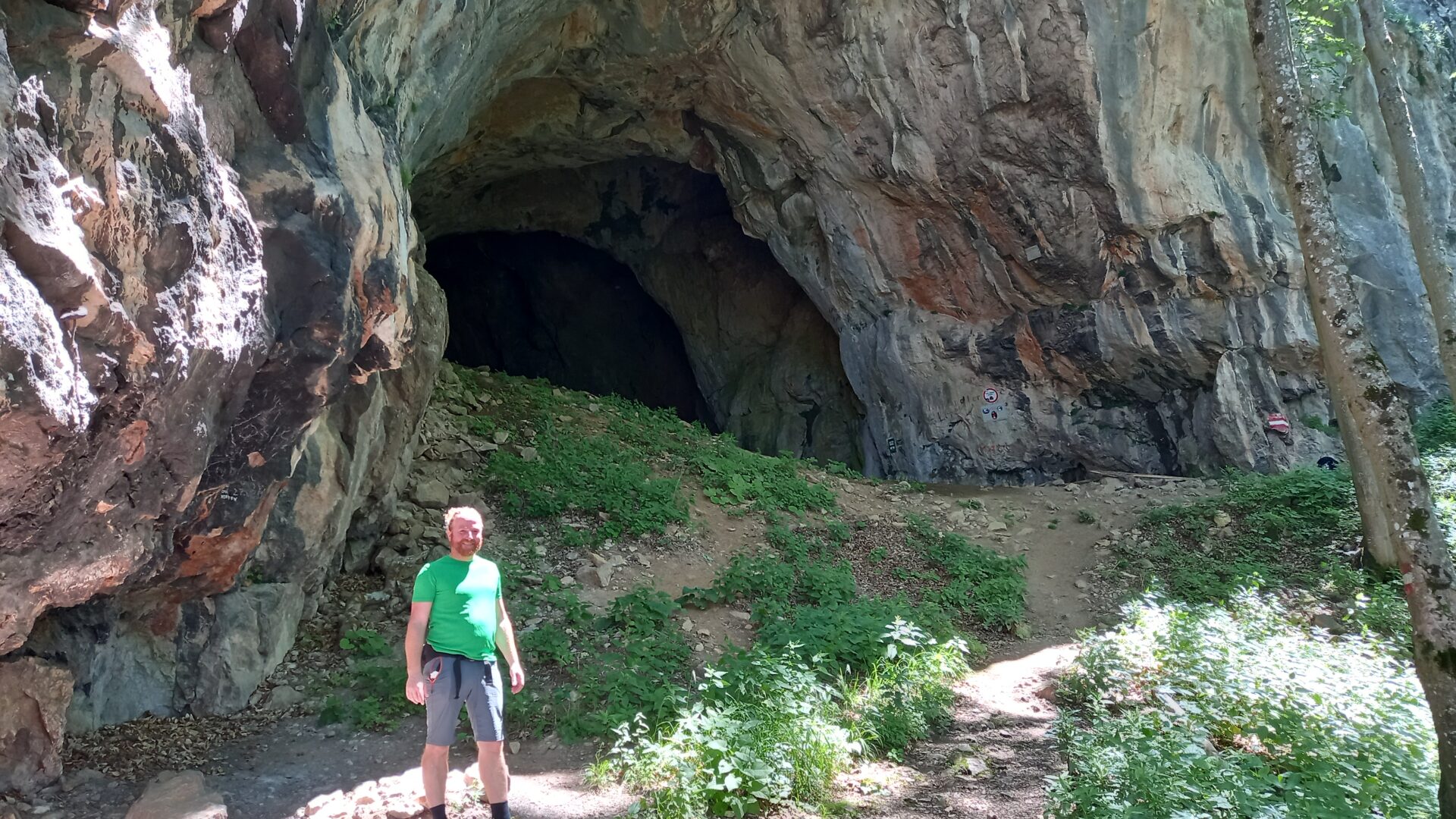 vor der Drachenhöhle